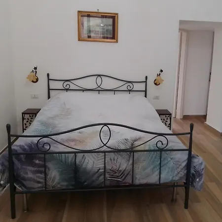 Palazzo Sersale 4* Neapel