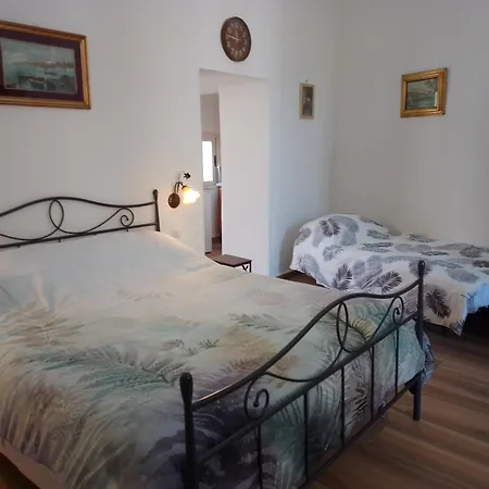 Bed & Breakfast Palazzo Sersale 4*
