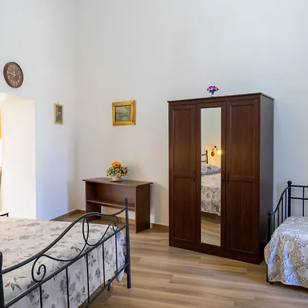 Oda ve Kahvaltı Palazzo Sersale 3*
