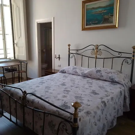 Palazzo Sersale 住宿加早餐酒店 那不勒斯