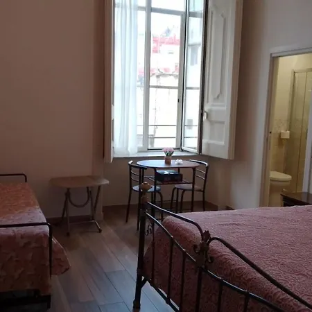 Palazzo Sersale 住宿加早餐酒店