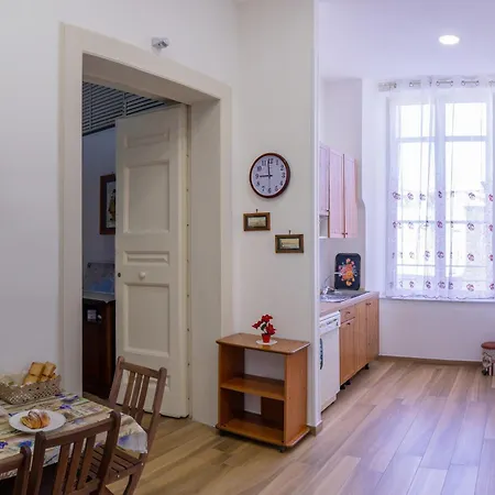 Oda ve Kahvaltı Palazzo Sersale 4*